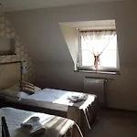 Tulipan Panzio 住宿加早餐酒店 科马罗姆