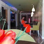 Tulipan Panzio 住宿加早餐酒店 科马罗姆
